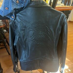 Lightly used women’s ( or men’s in my opinion) riding coat. I’m nott a biker